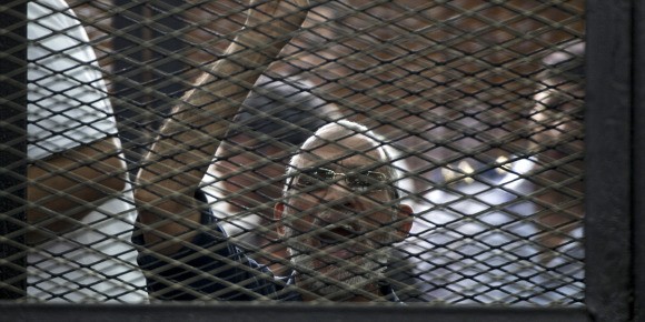 Egypte: le chef des Frères musulmans condamné à la perpétuité - ảnh 1